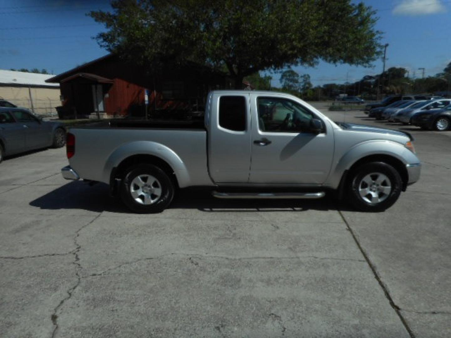 2008 SILVER NISSAN FRONTIER XE (1N6BD06T08C) , located at 10405 Abercorn Street, Savannah, GA, 31419, (912) 921-8965, 31.988262, -81.131760 - Photo#4